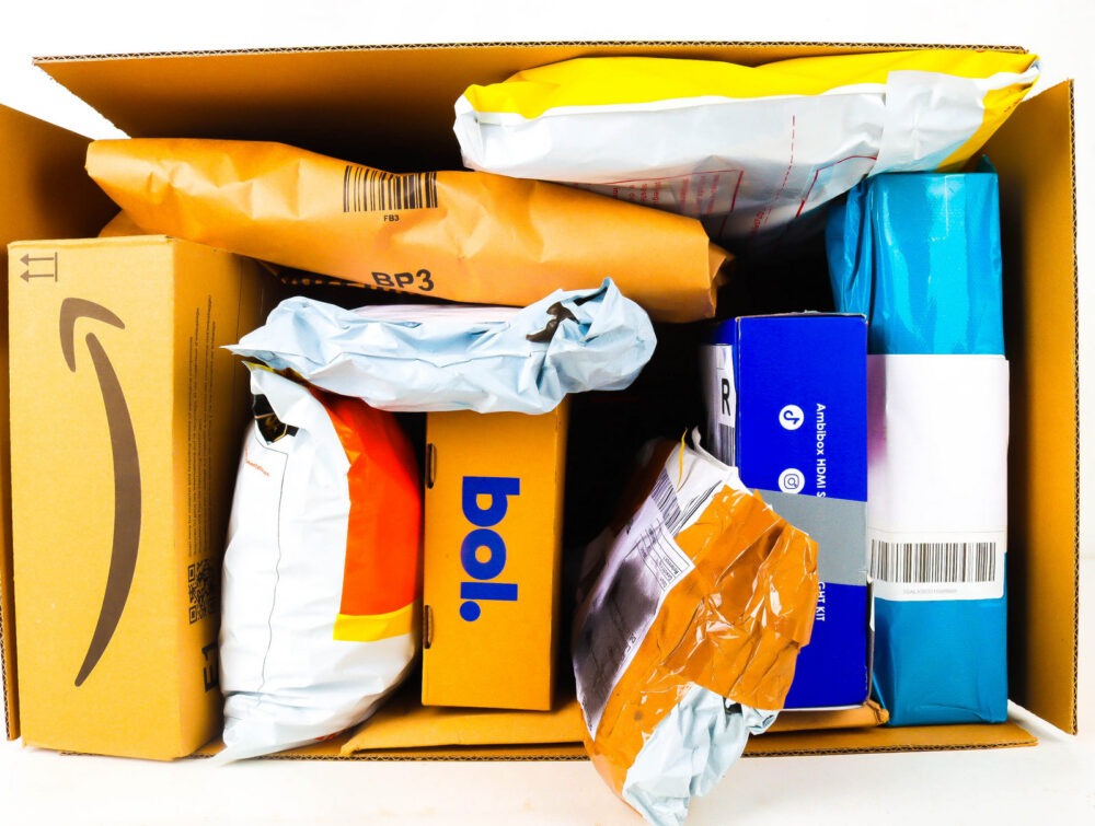 XL Doos met Ongeopende Postpakketten