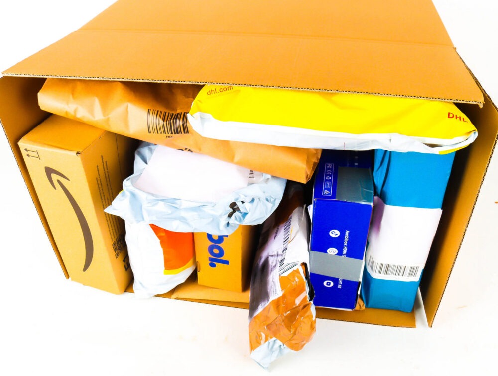 XL Doos met Ongeopende Postpakketten