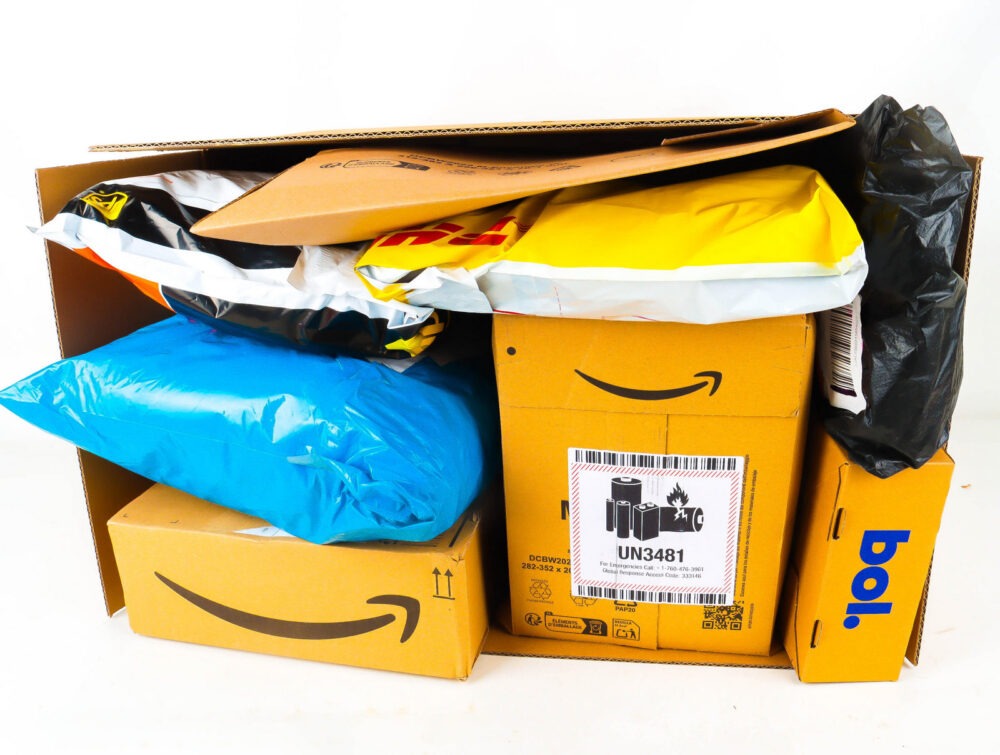 XL Doos met Ongeopende Postpakketten