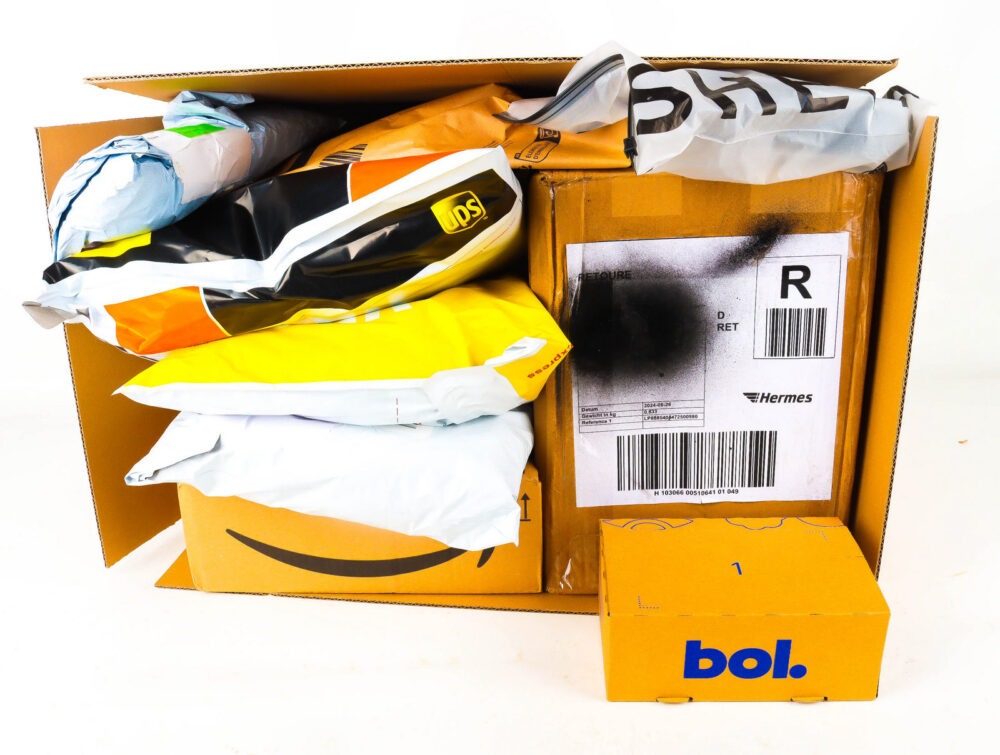XL Doos met Ongeopende Postpakketten
