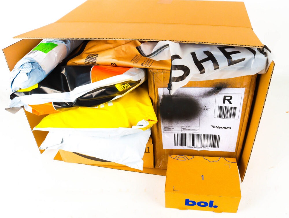 XL Doos met Ongeopende Postpakketten