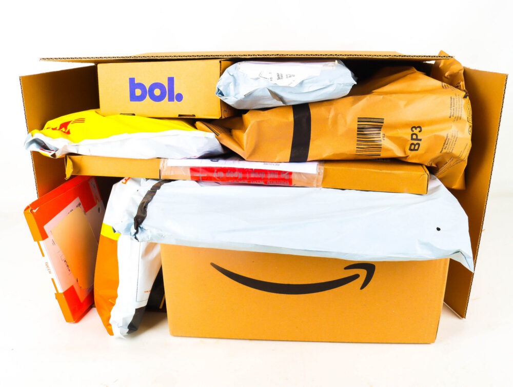 XL Doos met Ongeopende Postpakketten