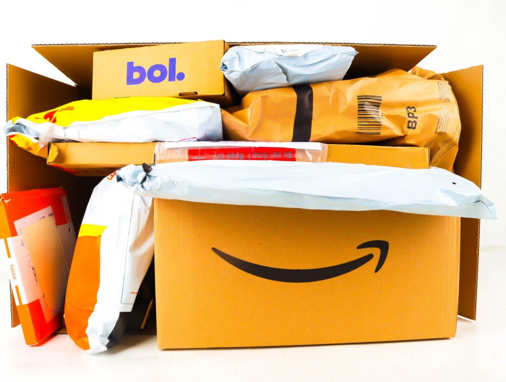 XL Doos met Ongeopende Postpakketten