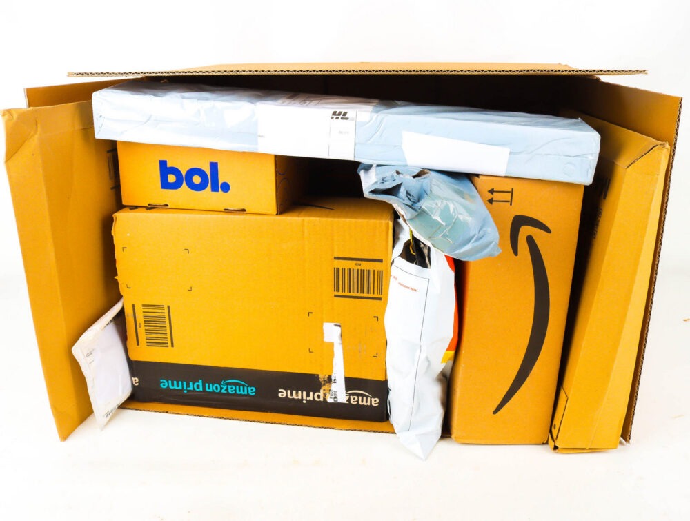 XL Doos met Ongeopende Postpakketten