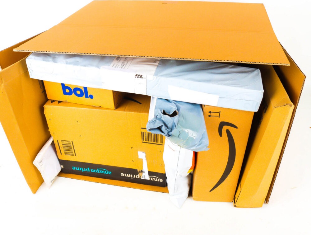 XL Doos met Ongeopende Postpakketten