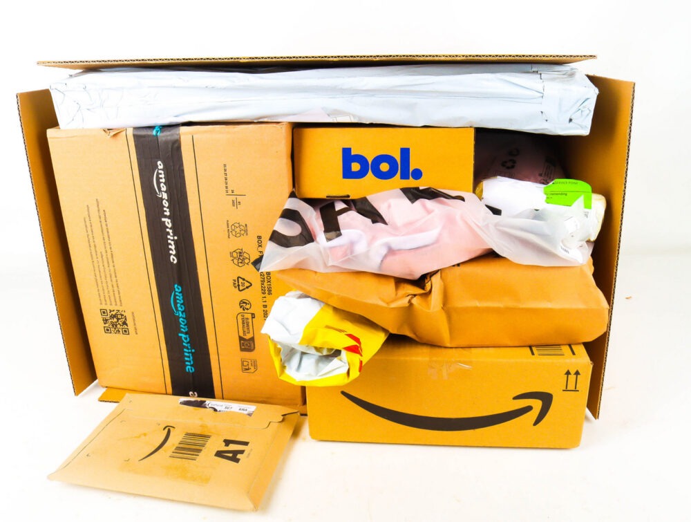 XL Doos met Ongeopende Postpakketten