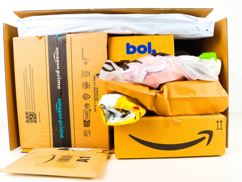 XL Doos met Ongeopende Postpakketten