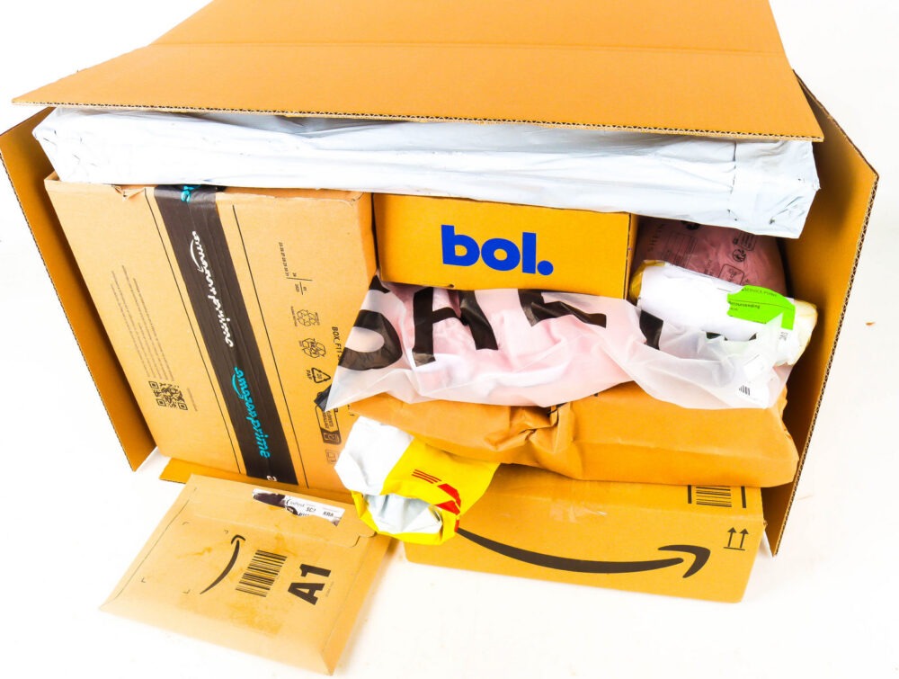 XL Doos met Ongeopende Postpakketten