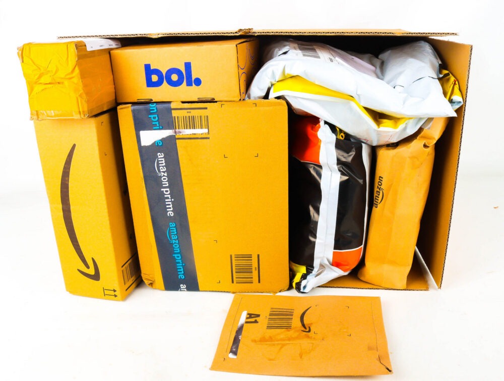 XL Doos met Ongeopende Postpakketten