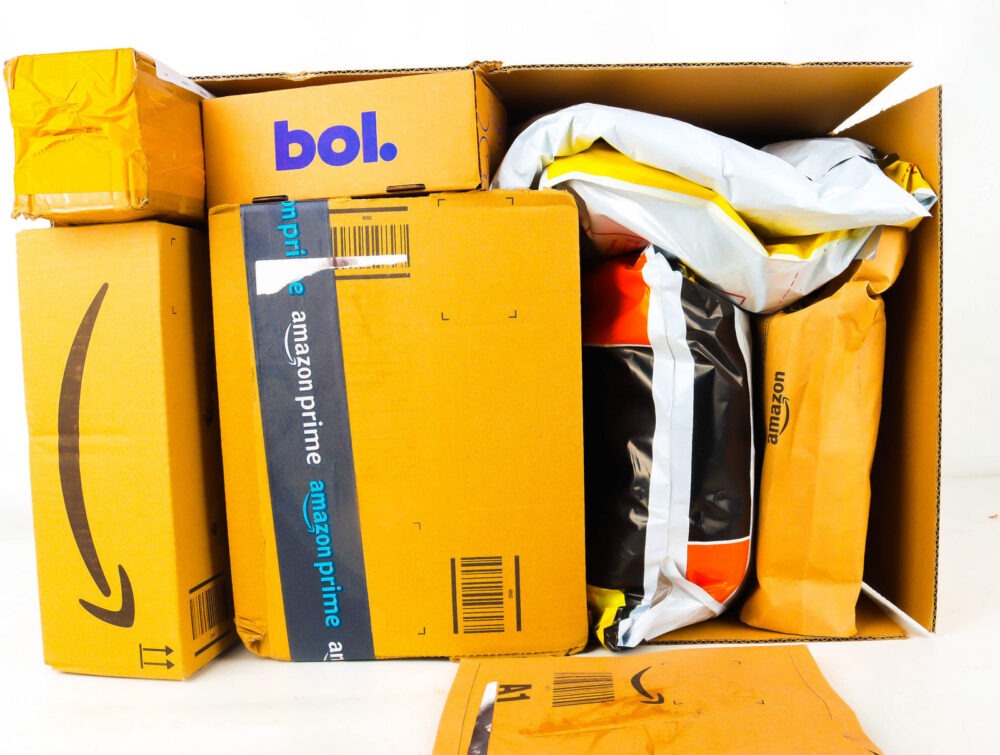 XL Doos met Ongeopende Postpakketten