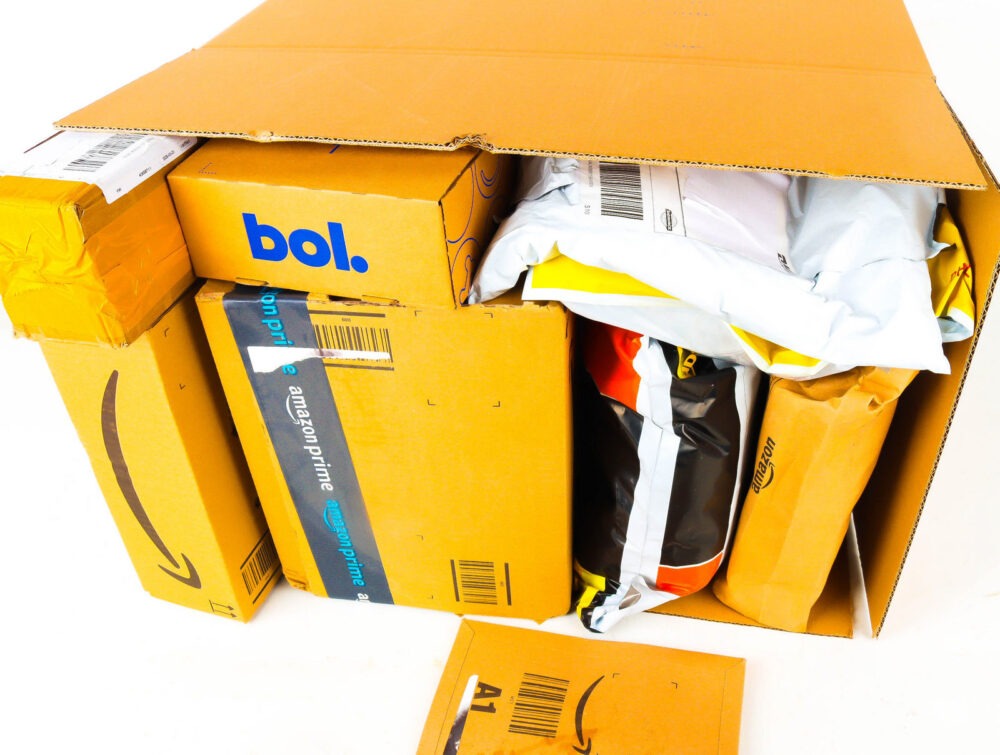 XL Doos met Ongeopende Postpakketten