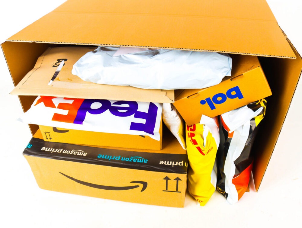 XL Doos met Ongeopende Postpakketten