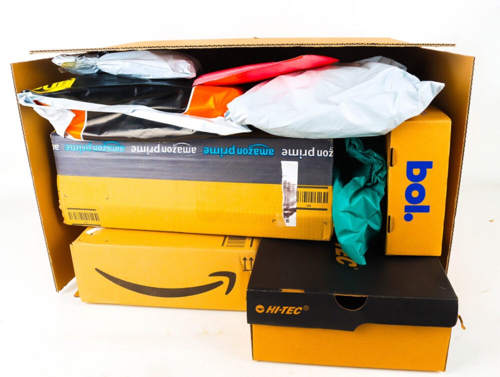 XL Doos met Ongeopende Postpakketten