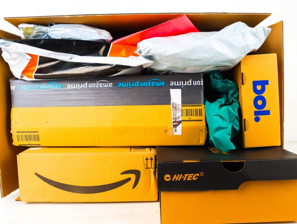XL Doos met Ongeopende Postpakketten