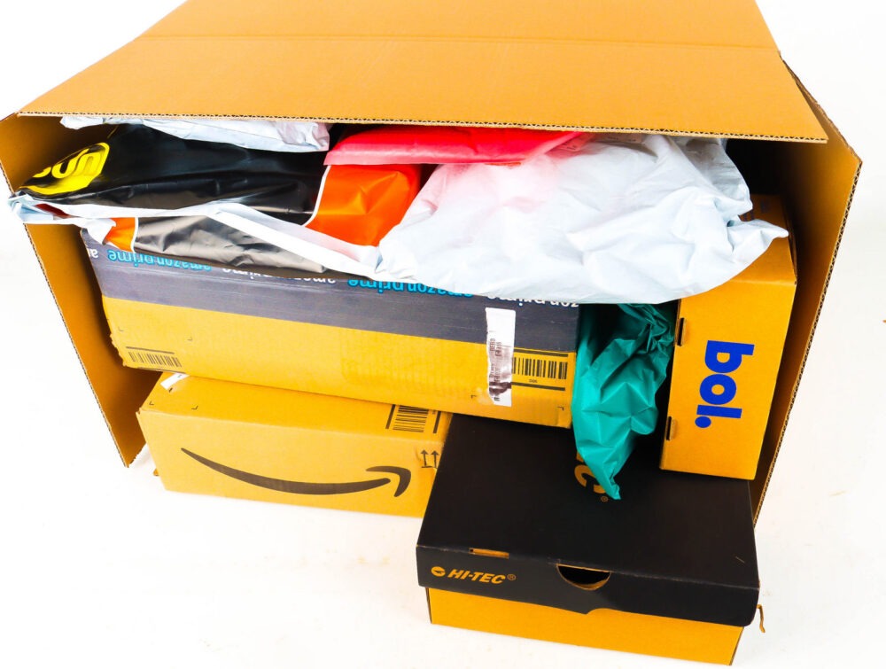 XL Doos met Ongeopende Postpakketten