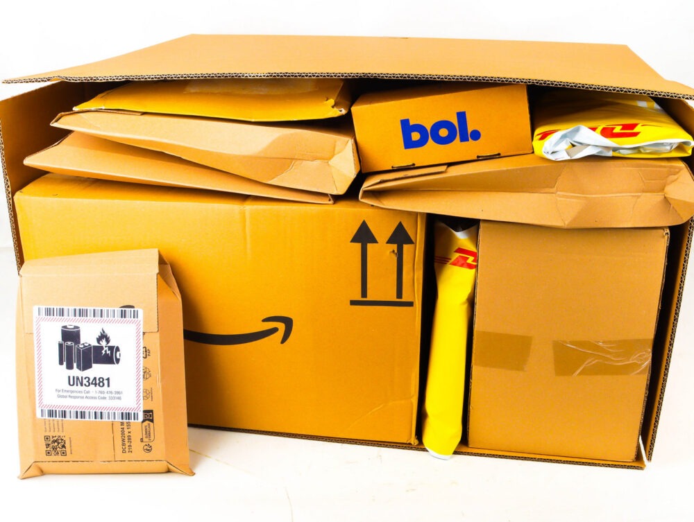 XXL Doos met Ongeopende Postpakketten
