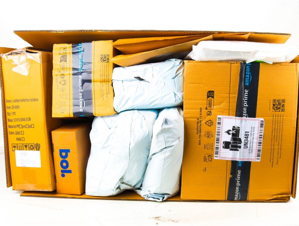 XXL Doos met Ongeopende Postpakketten